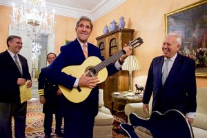 Kerry, exsecretario de Estado de Estados Unidos,  junto a Margallo en 2015.
