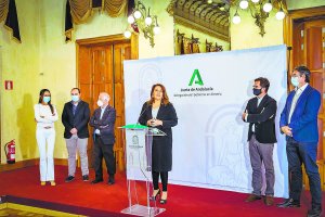 Carmen Crespo en su intervención en la Delegación de la Junta en Almería.