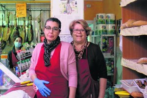 francisca galera,  fundadora de la carnicería Gama, junto a su hija Isabel Martínez, que lo dirige actualmente.