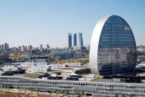 Edificio que alberga la sede central del BBVA en Madrid