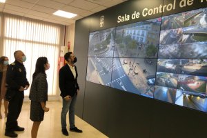 Visita del alcalde, Ramón Fernández-Pacheco, a la Sala de Control de Tráfico