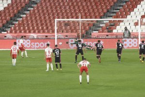 lazo anotando de penalti frente al Tenerife.