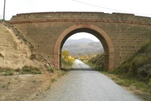 Imagen un paso elevado en la Vía Verde del Almanzora, en una foto de archivo.