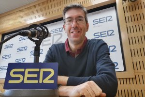 Enrique Aparicio, de la Cadena SER de Málaga, presenta al rival de los rojiblancos.