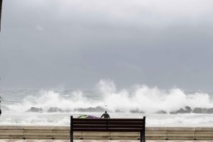 El oleaje será fuerte este sábado en Almería.