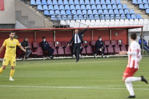 José Gomes en la banda durante el Almería-Málaga.