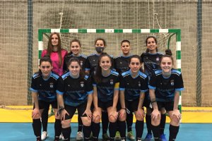Las jugadoras del Fines posando antes del partido.