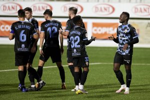 Celebración del primer tanto de Arvin Appiah en L\'Hospitalet.