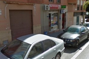 Despacho receptor en la calle Largo Caballero de Almería capital donde se ha vendido el primer premio.