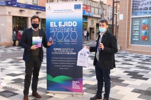 El alcalde de El Ejido, Francisco Góngora, y el edil de Obras Públicas, Alberto González.