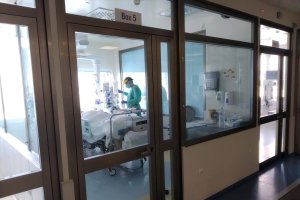 Almeria vuelve a ver morir a tres pacientes covid.