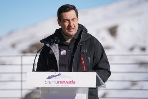 Juanma Moreno habla desde Sierra Nevada.