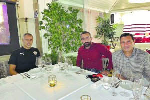 José Gomes y Mohamed El Assy en uno de los almuerzos de pretemporada.