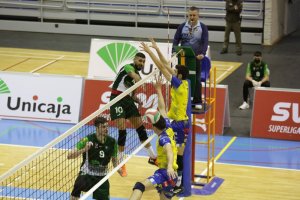 Una jugada del partido.