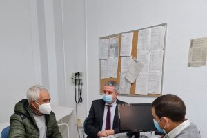 Imagen de la visita a los centros de salud.