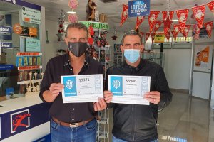 Jesús Sánchez Vico y Jesús Sánchez Bautista, del punto de venta Loterías Jesús.
