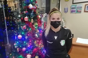 Una árbitra con mucho futuro en el fútbol.