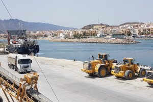 Se estudiará la ampliación de la infraestructura portuaria y equipamiento de la misma para dar servicio competitivo y fiable a los tráficos previstos