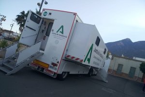 Unidad móvil de covid-19 en el municipio de Íllar.