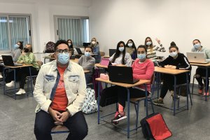 Alberto Romero Moya, con su alumnado de FP del IES Santo Domingo de El Ejido.