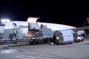 Los aviones con vacunas llegan a España tras el retraso del lunes.