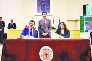 Firma del convenio entre el Ayuntamiento de Almería y la Junta de Andalucía