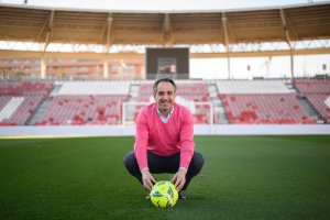 Juanjo Segura posa para LA VOZ en el Estadio Mediterráneo.