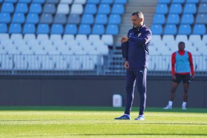 José Gomes concentrado en el entrenamiento del Almería.