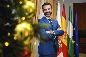 El alcalde de Almería, Ramón Fernández-Pacheco, en su despacho.