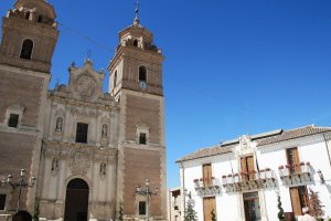 Imagen de archivo de la Iglesia de la Encarnación de Vélez-Rubio, junto al Ayuntamiento.