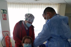 La primera persona de Pulpí en recibir la vacuna de Pfizer.