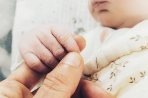 Foto con la que Isabel Jiménez da la bienvenida a su hijo Dani.