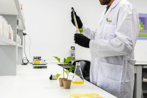 Una nueva área destinada al estudio de la microbiología en su sede central de Tabernas.