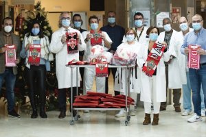 El Almería cumple, como cada año, con los niños de Torrecárdenas.