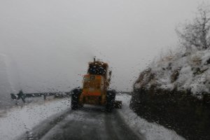 Diputación trabaja para despejar las carreteras.