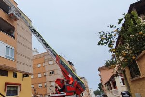 Momento de la actuación de los Bomberos del Poniente.