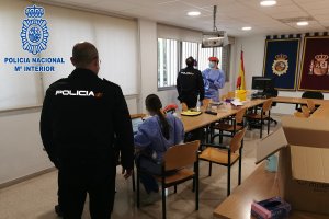 Cribado en el salón de actos de la Comisaría de Almería