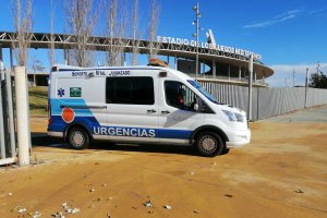 El portero fue traslado en ambulancia.