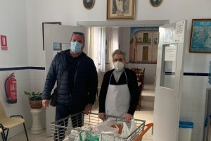 Entrega de alimentos a La Milagrosa.