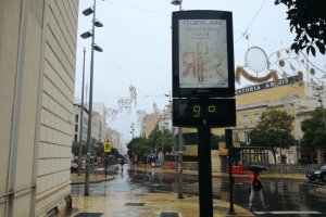 El termómetro marcando nueve grados en Almería capital.