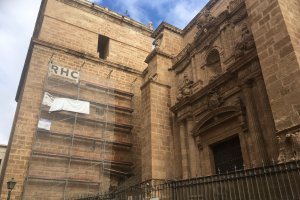 Las obras de rehabilitación han comenzado junto a la Puerta de los Perdones.