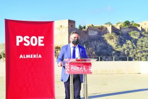 Antonio Ruano durante la presentación de la moción