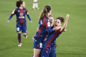 Esther hizo el primer gol del Levante.