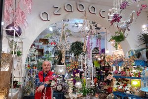 Paco Valdivia en su establecimiento, Azabache Arte Floral.