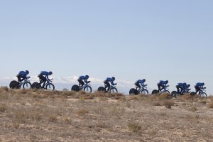 Preparando la contrarreloj por equipos en el Circuito de Tabernas.