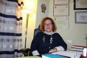 La psicóloga clínica, sexóloga y coaching Carmela Rull Galdeano en su consulta del Centro de Psicología Rull.