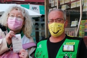 Una vecina de Los Ángeles se lleva el primo Mi día de la ONCE.