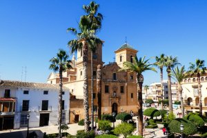 Plaza en el casco urbano huercalense.