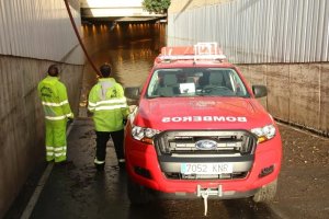 Labores de rescate del cuerpo del fallecido.