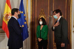 El presidente de la Junta recibe a los ministros Illa y Darias en el Palacio de San Telmo.